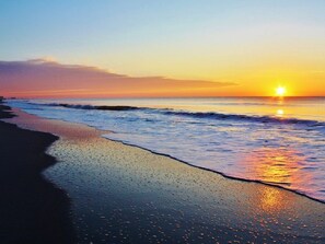 På stranden