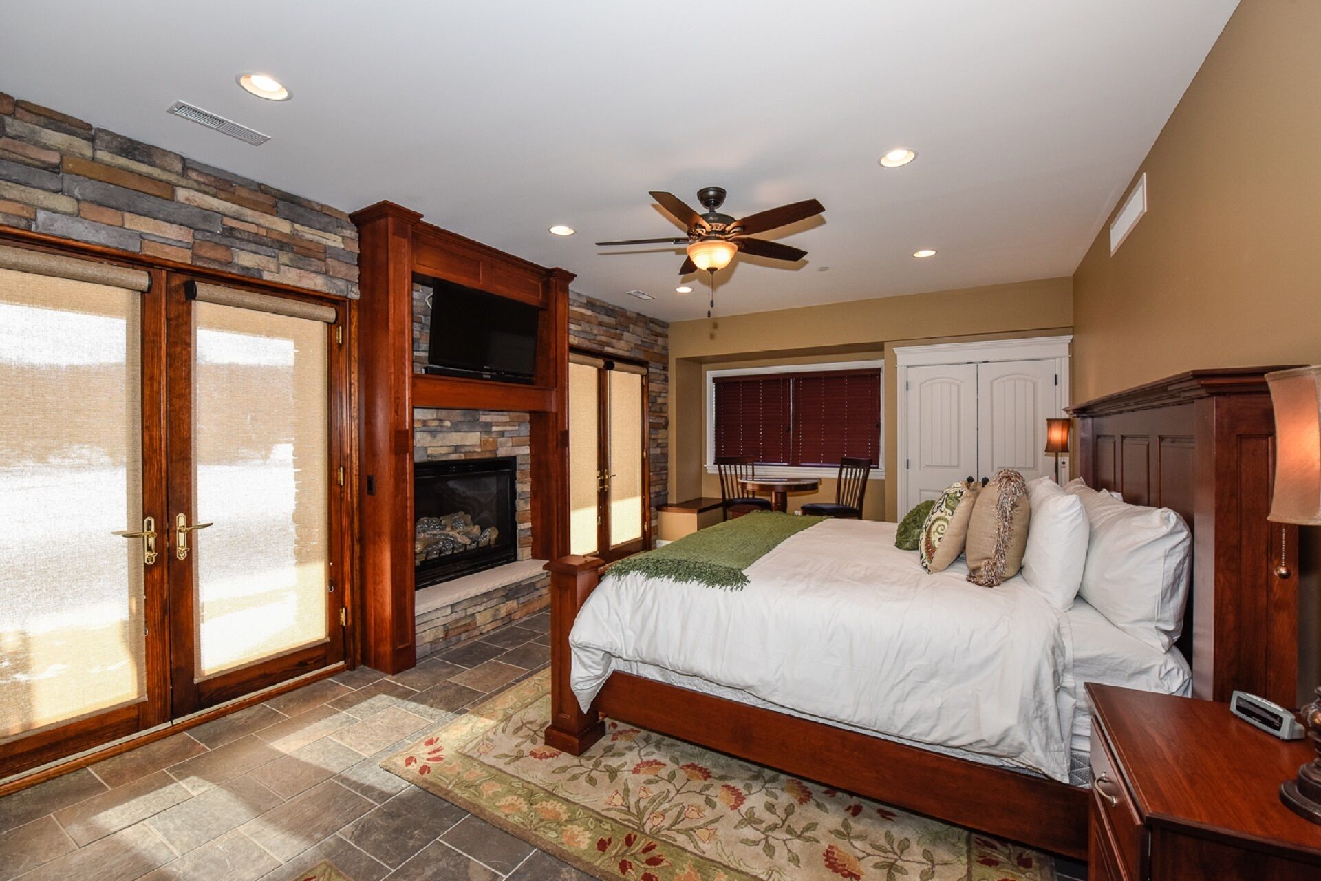 EllicottVillas - Enjoy the best for your weekend getaway!  