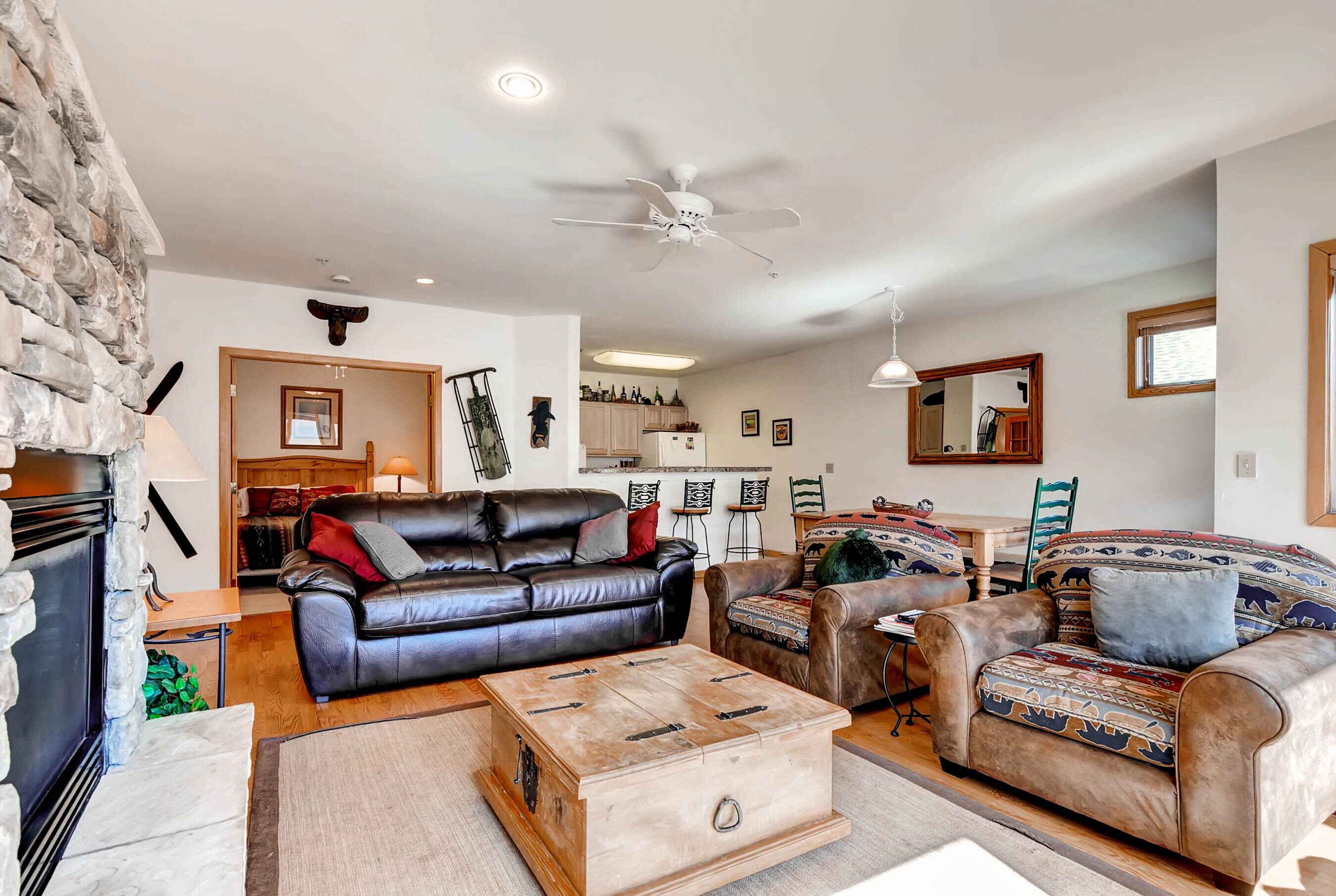 3 BR/3 BA; Walk to Lifts; Great View of the Slopes from 2 Balconies