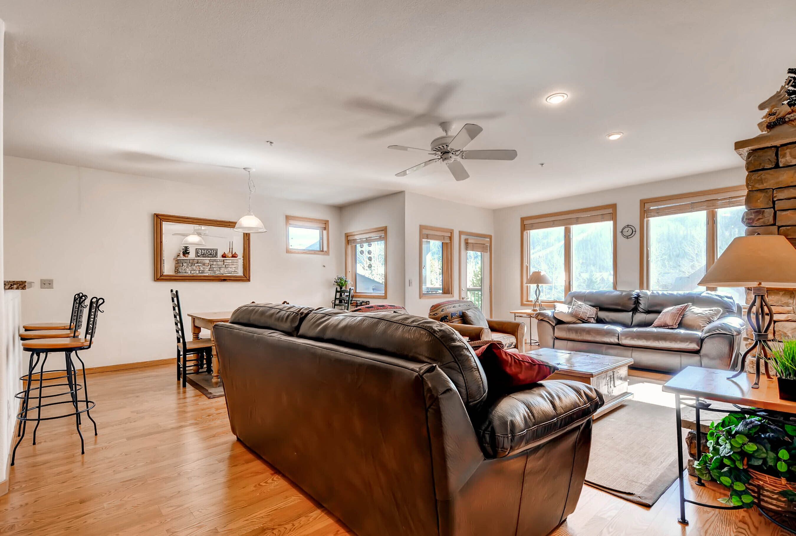 3 BR/3 BA; Walk to Lifts; Great View of the Slopes from 2 Balconies