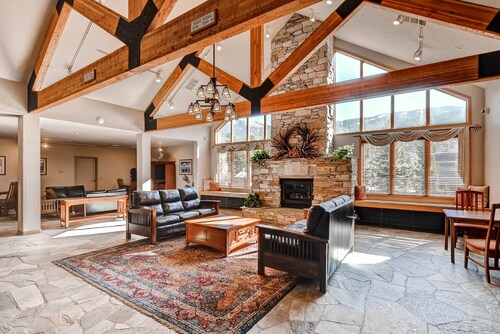 3 BR/3 BA; Walk to Lifts; Great View of the Slopes from 2 Balconies