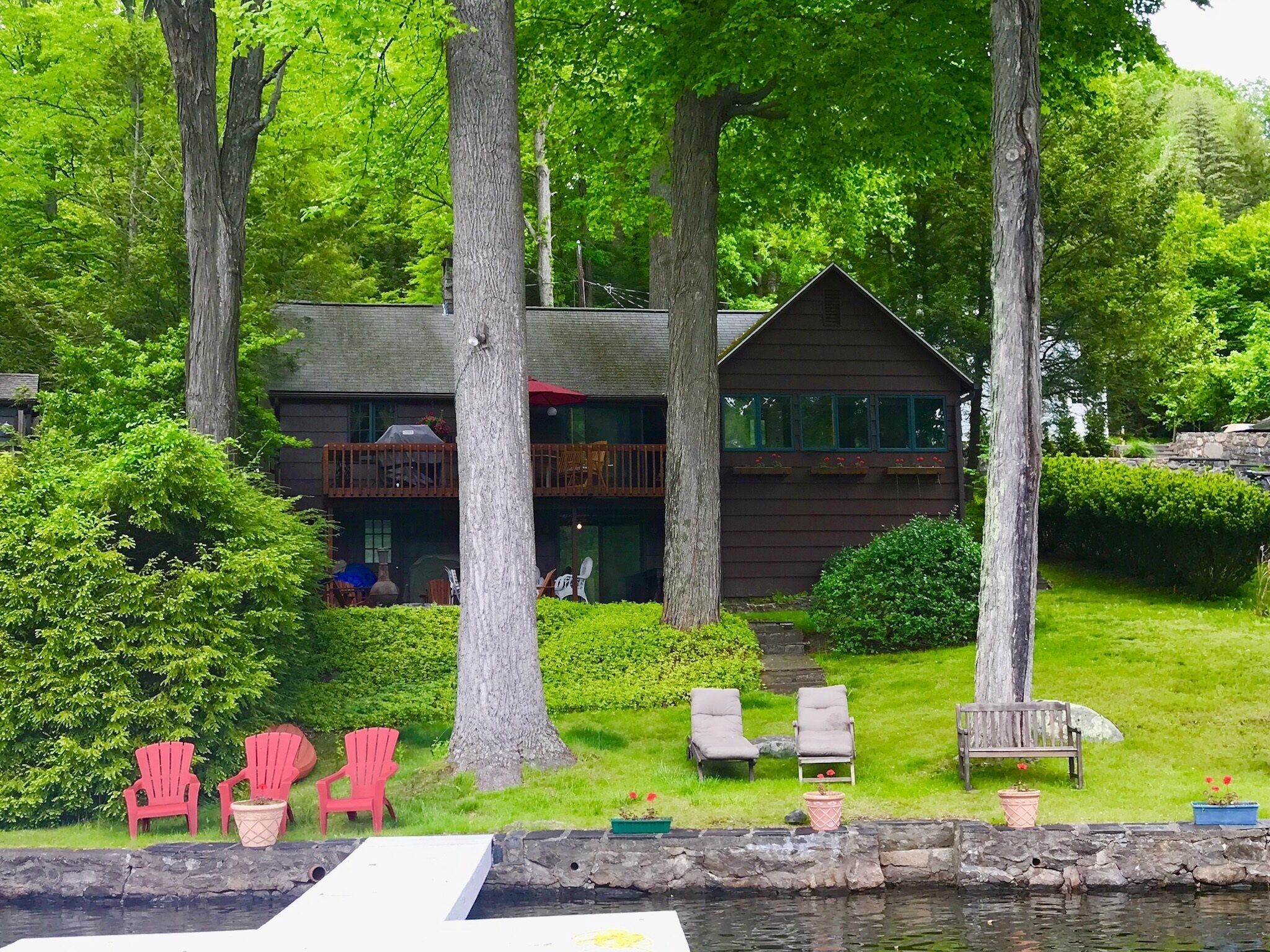 Charming & Classic LAKEFRONT Chalet:  Vintage 3BR, 1BA and beautifully furnished