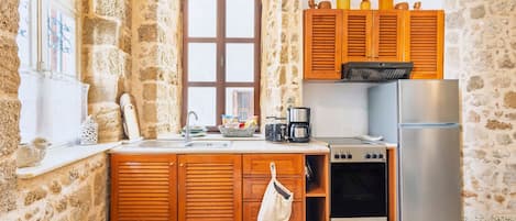 Frigorifero, forno, piano cottura, lavastoviglie