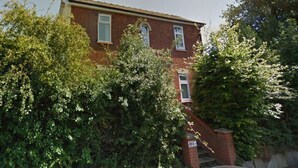 Exterior - Toothbrush Apartments - East Ipswich - Cauldwell Ave (Ipswich)