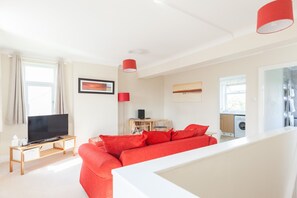 TV - Toothbrush Apartments - East Ipswich - Cauldwell Ave (Ipswich)