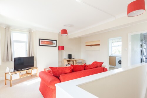 Toothbrush Apartments - East Ipswich - Cauldwell Ave