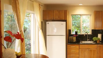Fridge, coffee/tea maker, electric kettle, paper towels