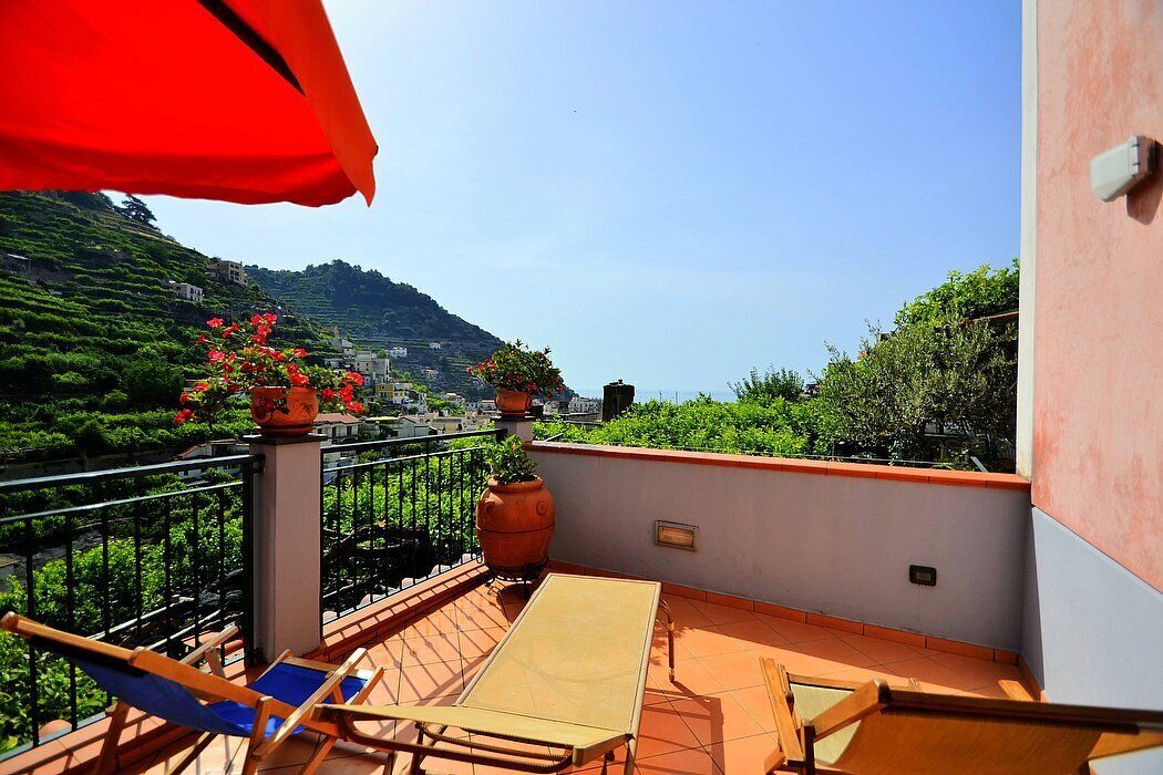 Casa Fiordaliso: A graceful apartment surrounded by a lemon and orange garden, with Free WI-FI.