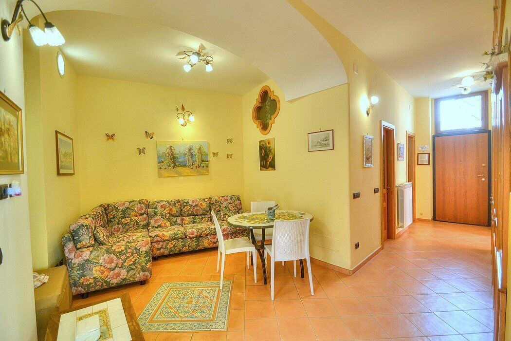 Casa Fiordaliso: A graceful apartment surrounded by a lemon and orange garden, with Free WI-FI.