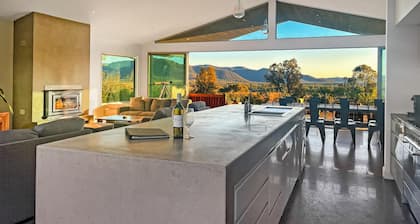 Pindara - Modern, 5 bedroom house with fabulous valley views!