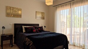 2 soverom, strykejern/-brett, reiseseng for barn og wi-fi (inkludert)