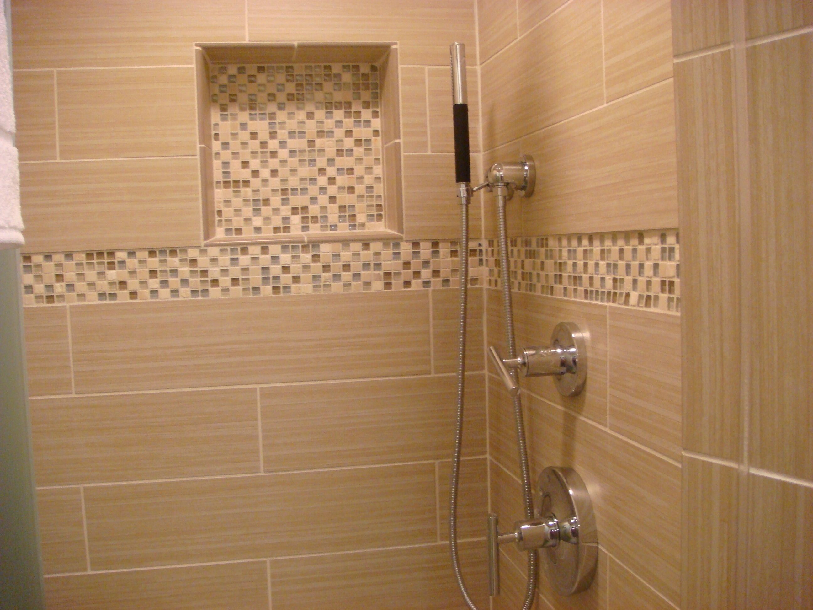 Ensemble baignoire-douche, baignoire à remous, séchoir à cheveux