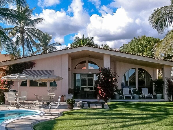 A house with a swimming pool, outdoor seating, and a well-maintained lawn. - Mexican Riviera Beach House - Manzanilllo, Playa De Oro (Club Santiago)