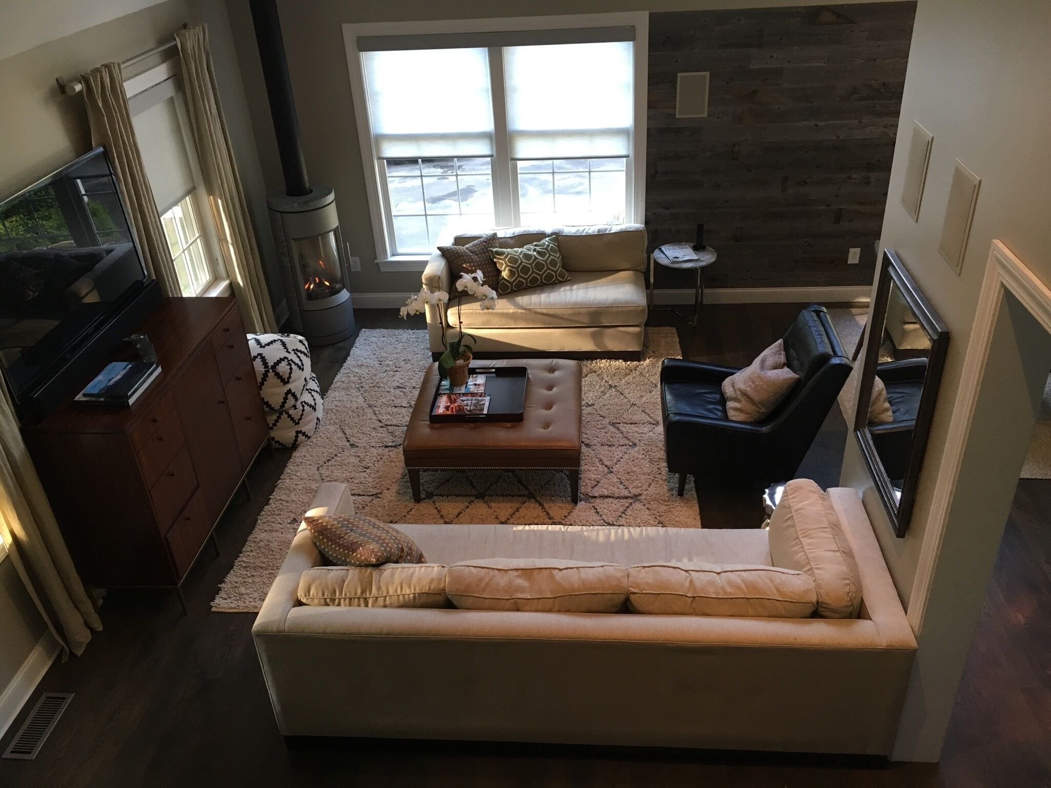 Modern NYC Smart Home - Loft set in the woods Jacuzzi, and Outdoor TV