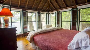 5 bedrooms, iron/ironing board, free WiFi, bed sheets