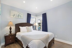 4 bedrooms, desk, iron/ironing board, travel cot