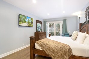 4 bedrooms, desk, iron/ironing board, travel cot