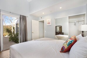 4 bedrooms, desk, iron/ironing board, travel crib