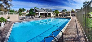 حمّام سباحة خارجي