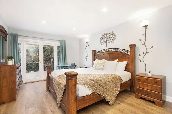 4 Schlafzimmer, Schreibtisch, Bügeleisen/Bügelbrett, Reisekinderbett