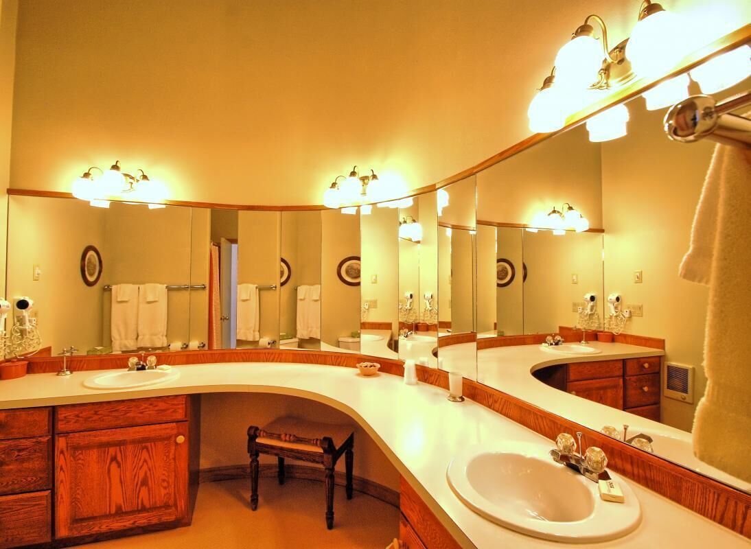 Beautiful Lodge and Private 600 acre Canyon Paradise