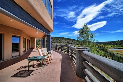 Beautiful Lodge and Private 600 acre Canyon Paradise