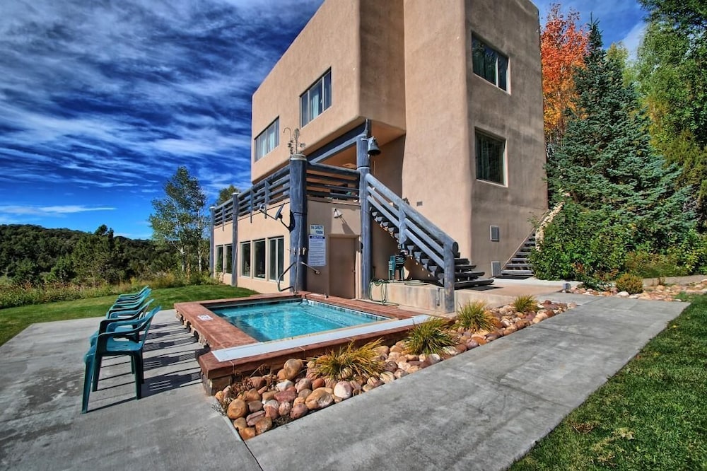 Beautiful Lodge and Private 600 acre Canyon Paradise