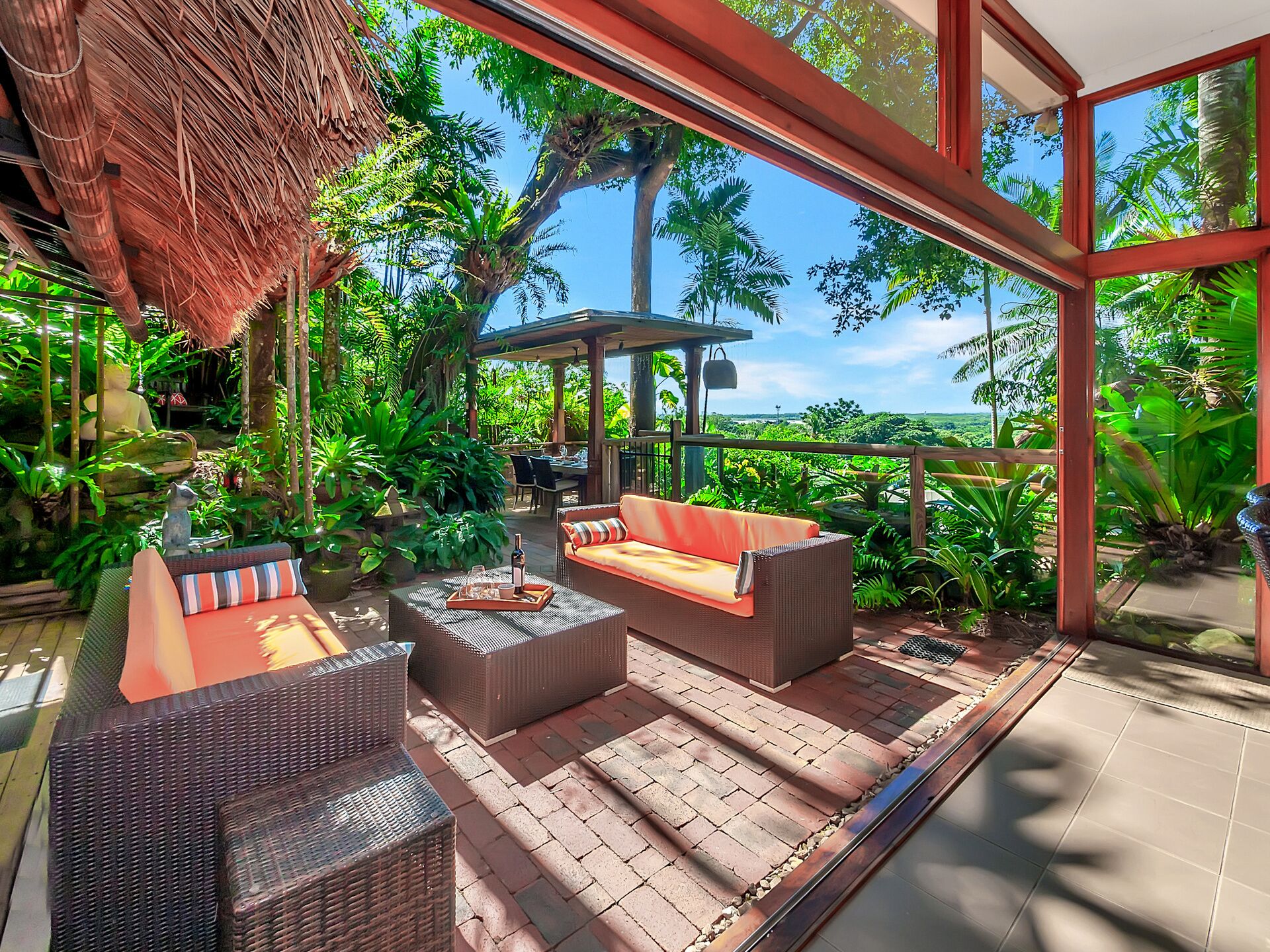 A Touch of Bali - Resort Style Luxury 4 Br w/Pool and large outdoor entertaining