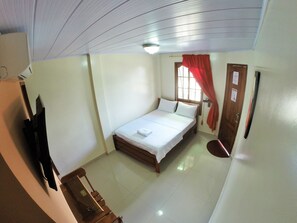 Rollaway beds, free WiFi, bed sheets - Hostal La Esperanza (Leticia)