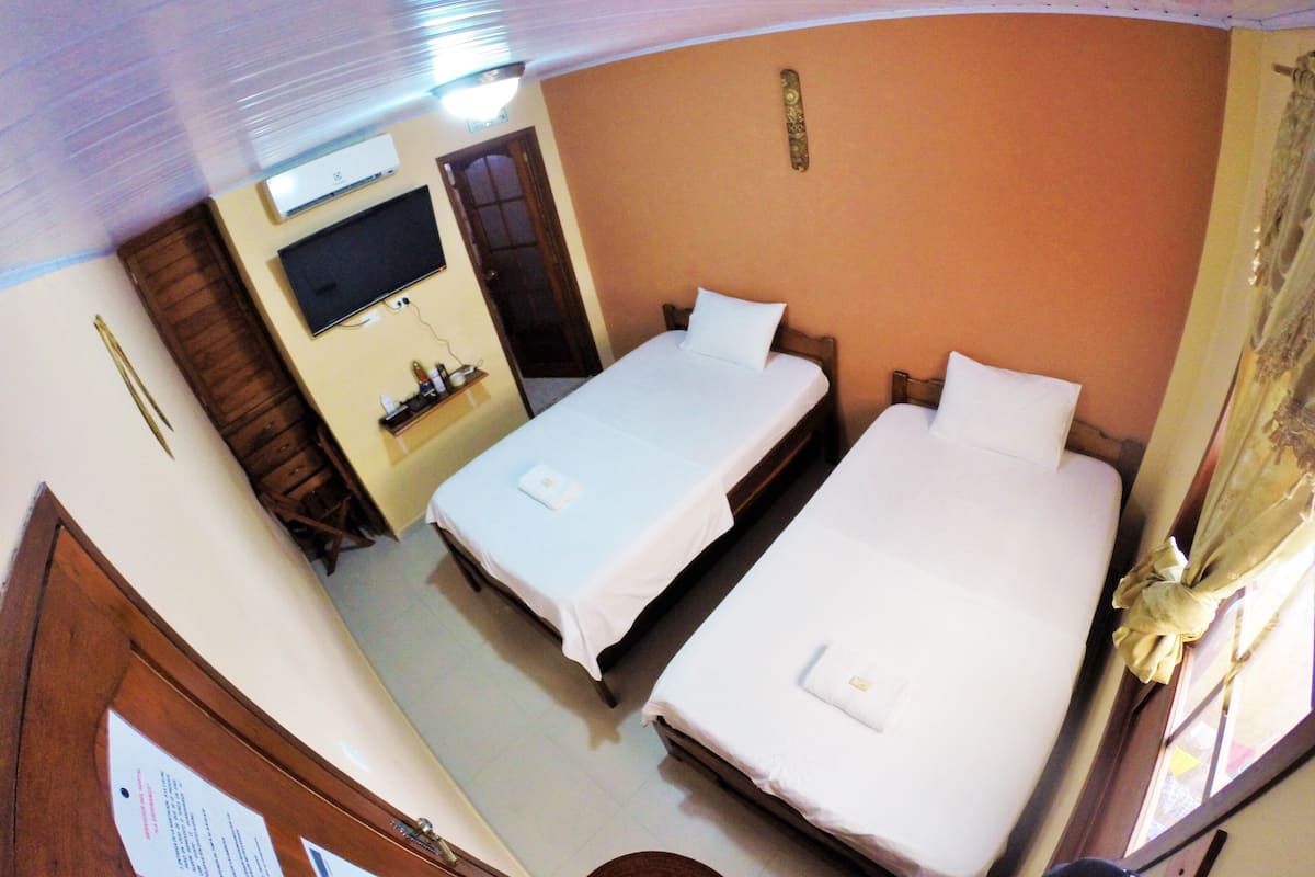 Habitación clásica con 2 camas individuales, 2 camas individuales, no fumadores | Camas supletorias, wifi gratis, ropa de cama