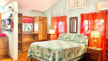 In-room safe, free WiFi, bed sheets