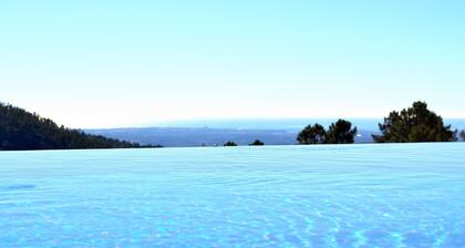 Villa fabuleuse avec impressionnantes vues sur le littoral, Piscine à débordement, luxueusement aménagées