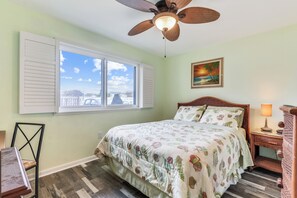 1 bedroom, free Internet - DAILY ACTIVITIES & LINENS INCLUDED*!!! 1.5 BLOCKS TO BEACH!!! COMMUNITY OUTDOOR POOL!! (Ocean City)