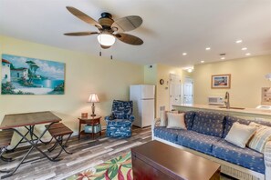 TV, DVD player - DAILY ACTIVITIES & LINENS INCLUDED*!!! 1.5 BLOCKS TO BEACH!!! COMMUNITY OUTDOOR POOL!! (Ocean City)