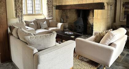 Pitchers est une maison en pierre de Cotswold de 11e année au centre de Chipping Campden.