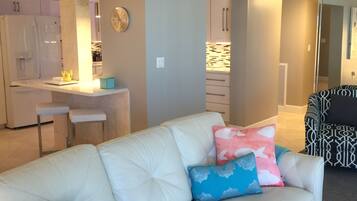 Smart TV, DVD player, books, stereo