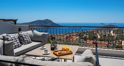 Luxury Villa With Large Private Pool And Sea Views