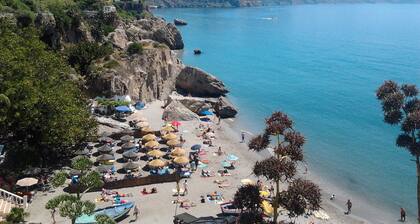 VILLA MIT POOL DIREKT AM MEER