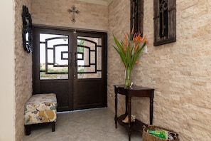 Front door way / Foyer