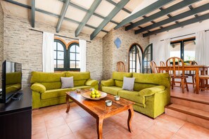 Televisie en een open haard