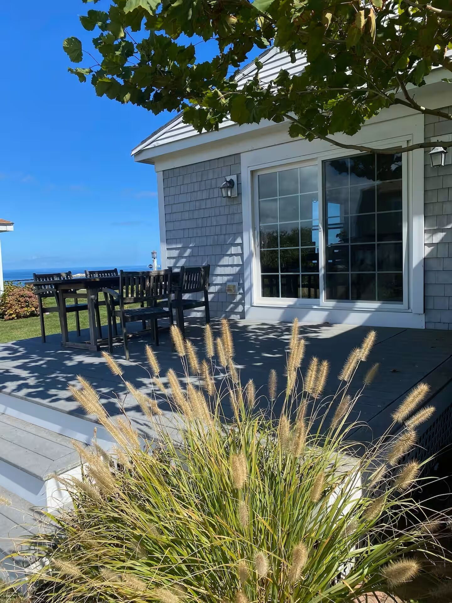 Rear deck with table and 6 chairs.