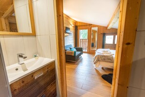 4 Schlafzimmer, Bügeleisen/Bügelbrett, WLAN, Bettwäsche