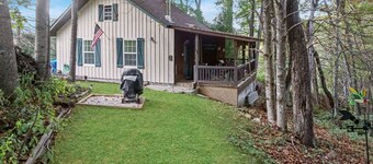 RELAX in this Cozy Mountain Creek Cabin