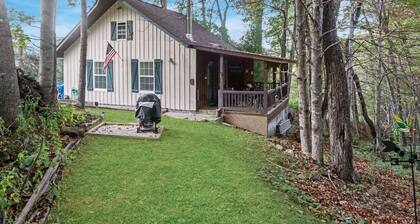 RELAX in this Cozy Mountain Creek Cabin