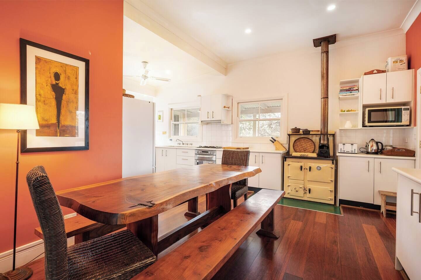 Experience Country Mudgee at Lone Pine Farmhouse