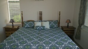2 chambres, fer et planche à repasser, Wi-Fi, draps fournis