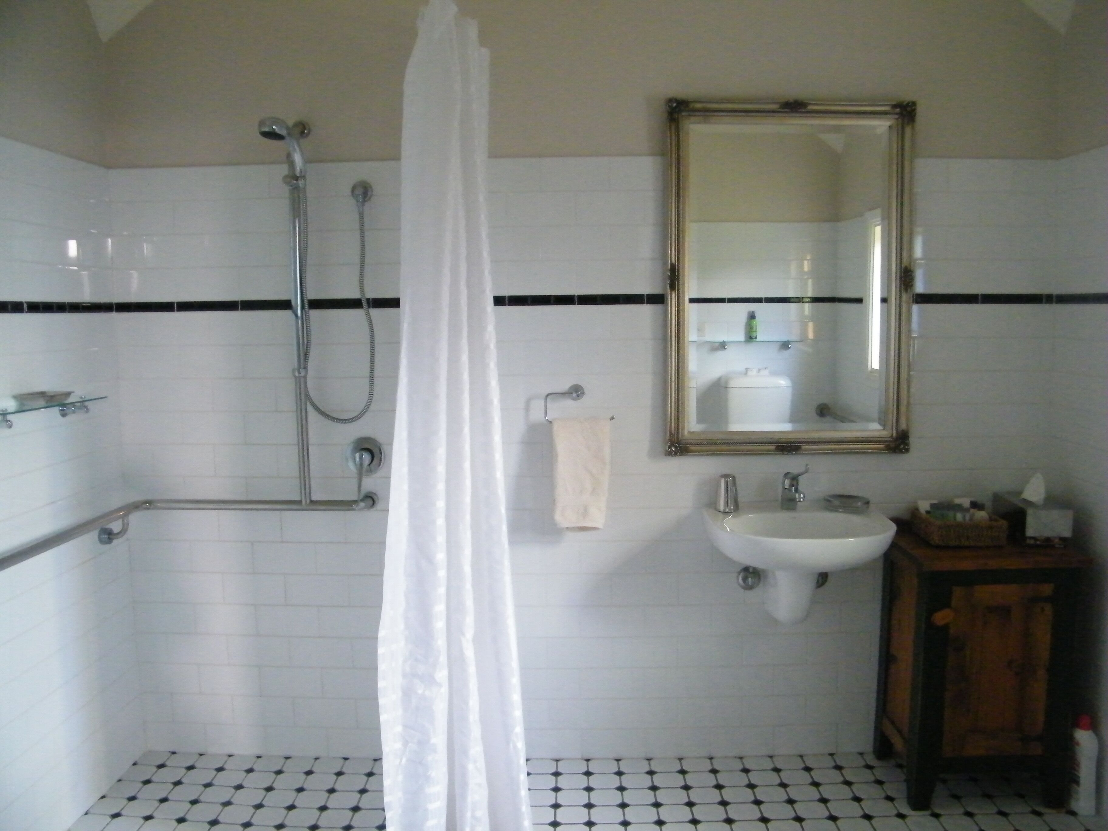 St Peter's at Fairview — image 9