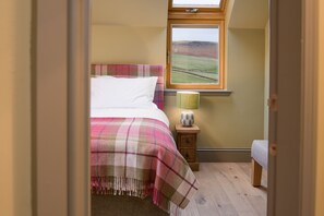 4 bedrooms, desk, iron/ironing board, travel cot