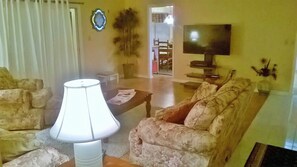 Living area - Luxury Home In Golf Course Community! (Sebring)