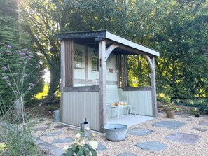 Property grounds - Delightful House for Up to 6 Guests + Baby With Large Secluded Garden Area (Fleury)